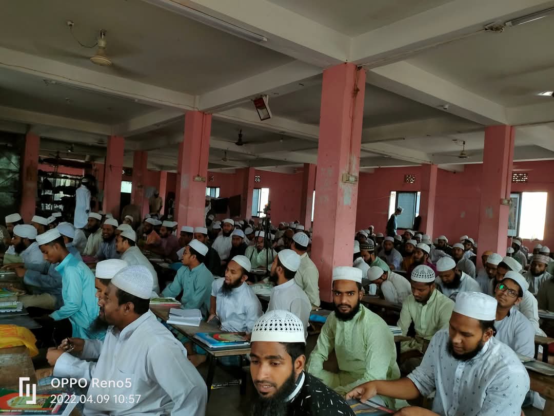 ক্লাসরুমে ছাত্রগণ