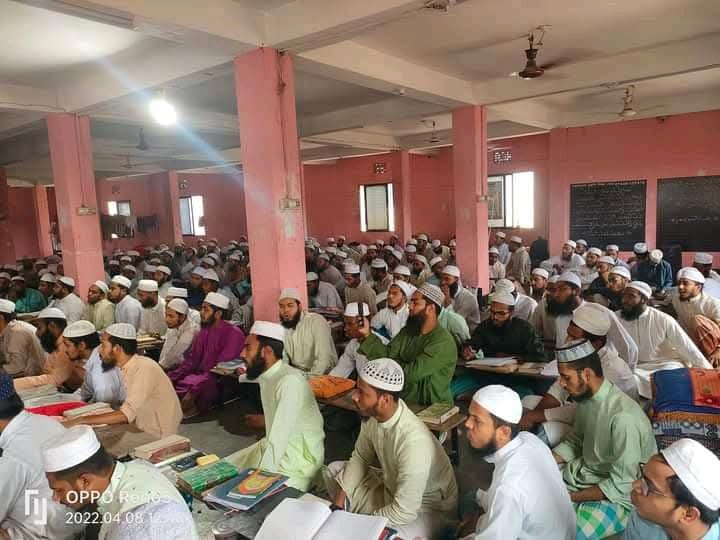 ক্লাসরুমে শিক্ষার্থীদের সমাবেশ